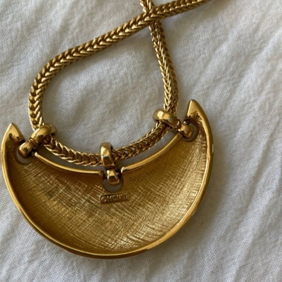 Monet Vintage Gold Tone Pendant Necklace - Picture 3 of 5